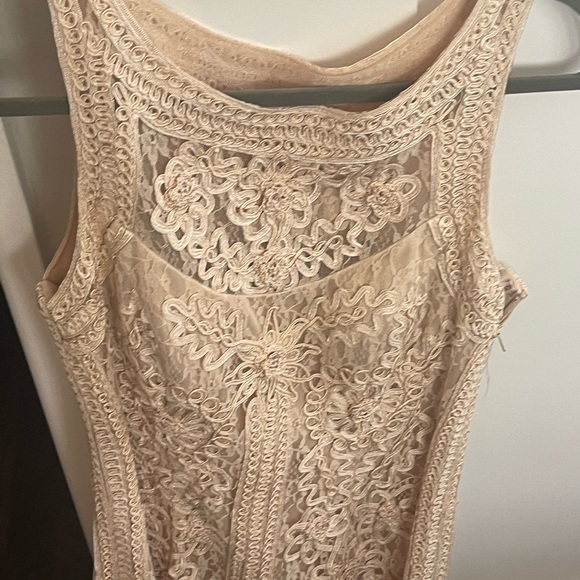 Beautiful cream colored lace Sue Wong formal cocktail dress in a size 6. - Picture 4 of 6